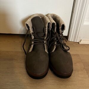 New! Cliffs Boots in Grey and Beige Women’s 8.5, Never Worn